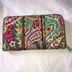 🦋Vera Bradley Tutti Frutti Wallet